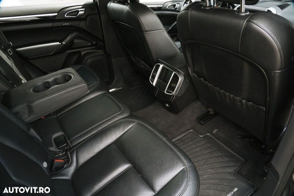 Porsche Cayenne - 12