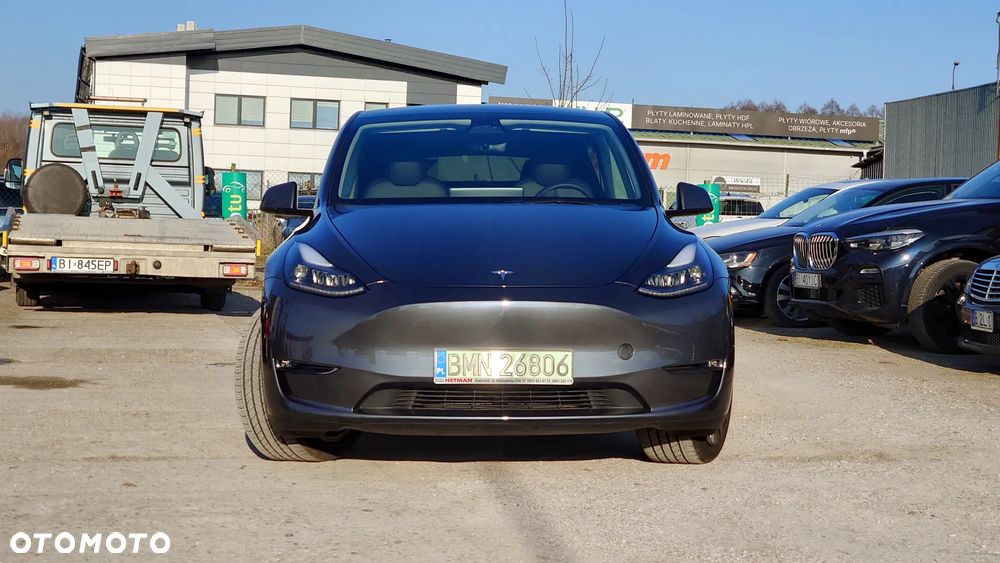 Tesla Model Y Long Range Dual Motor AWD - 2