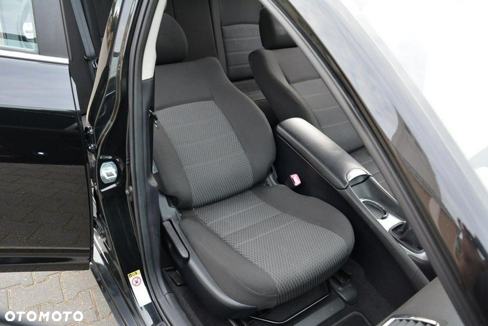 Toyota Avensis 2.0 D-4D Comfort - 21