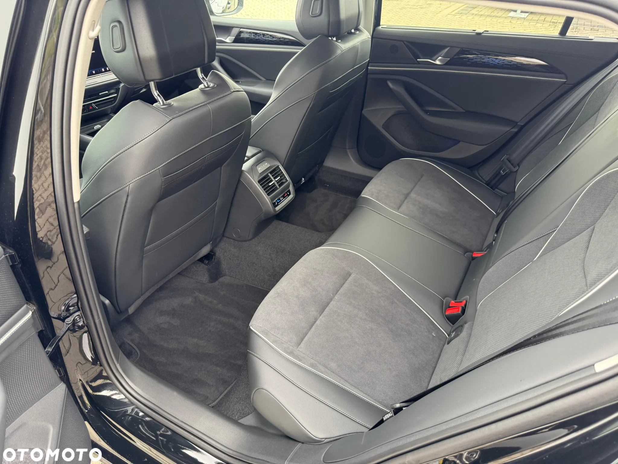 Volkswagen Passat 1.5 TSI ACT mHEV Business Plus DSG - 12
