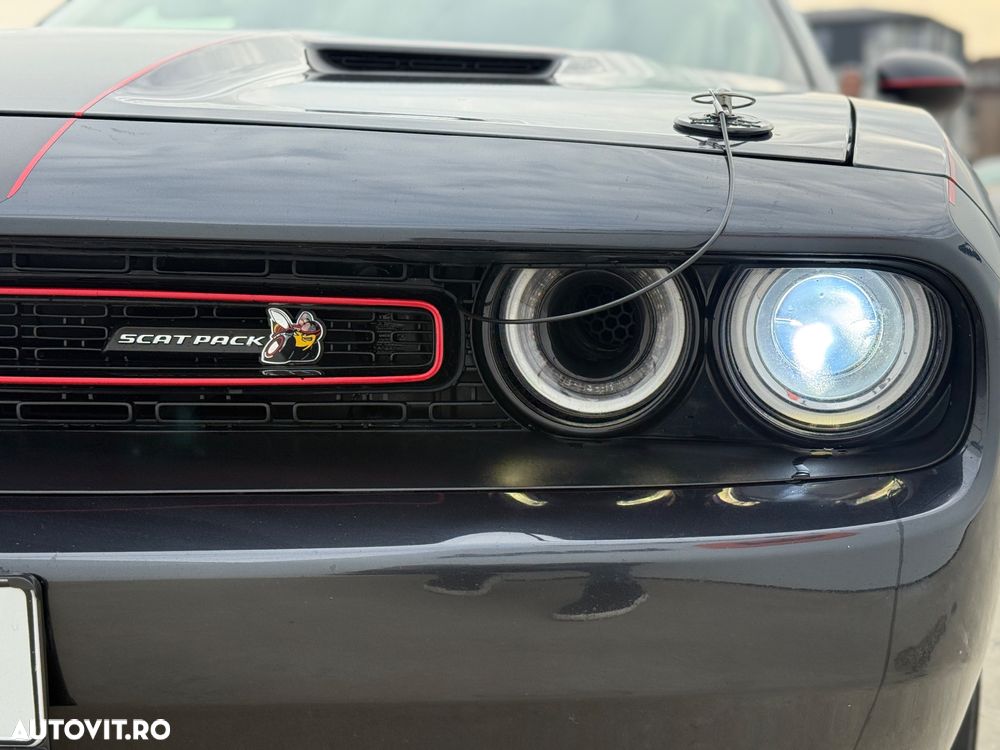 Dodge Challenger - 25