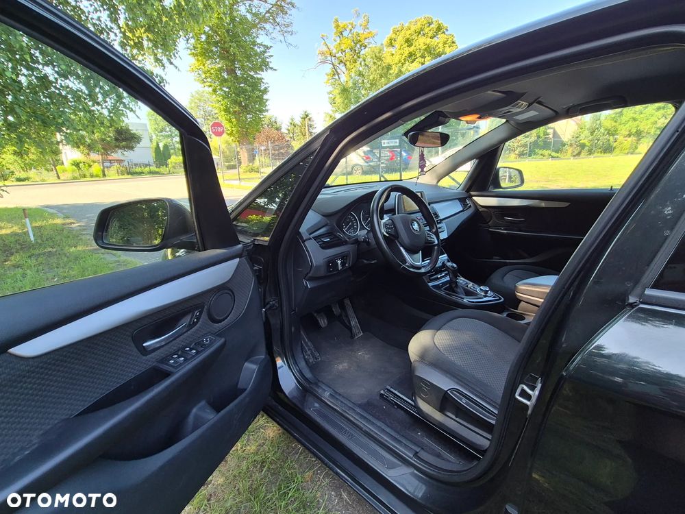 BMW Seria 2 216d Sport Line - 28