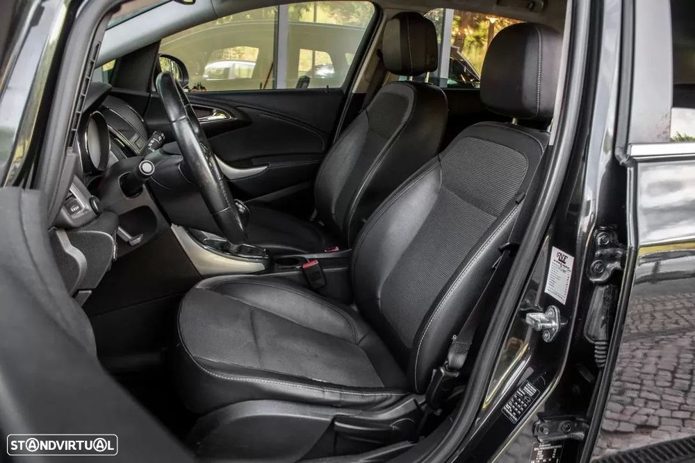 Opel Astra Sports Tourer - 23