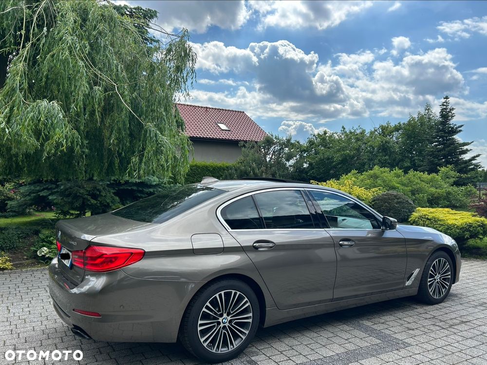 BMW Seria 5 540i xDrive Luxury Line sport - 17
