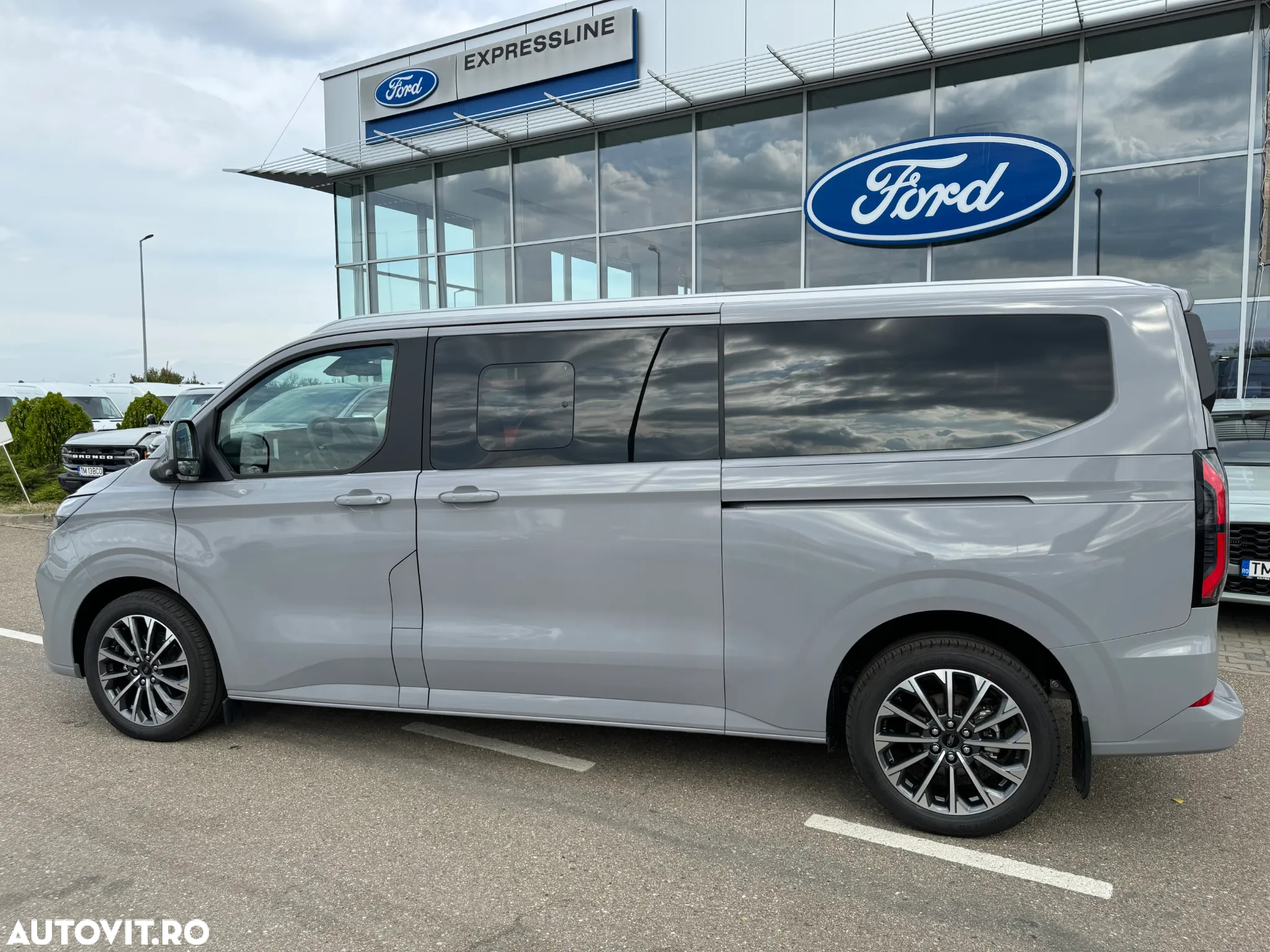 Ford Tourneo Custom - 8