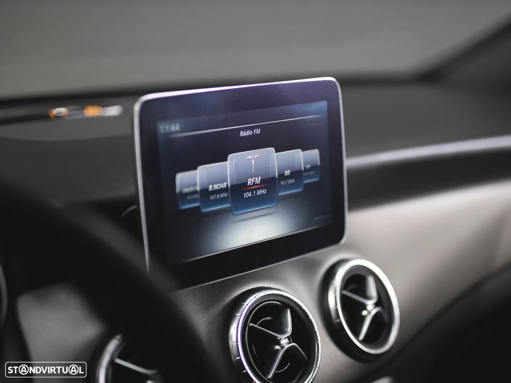 Mercedes-Benz CLA 180 d Urban - 16