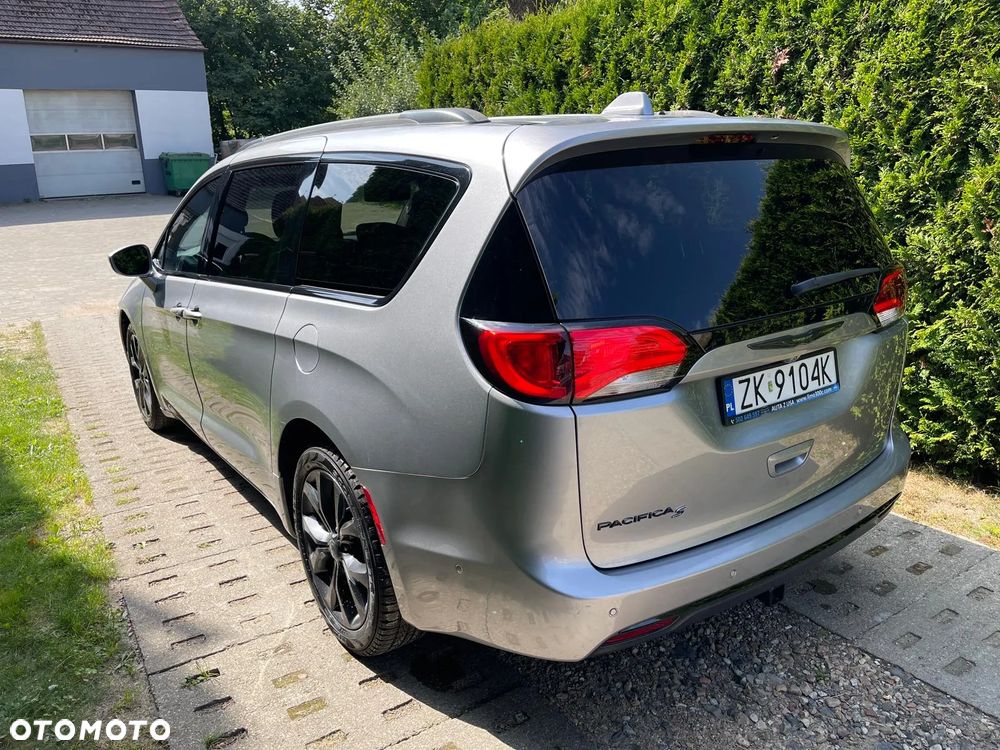 Chrysler Pacifica - 8