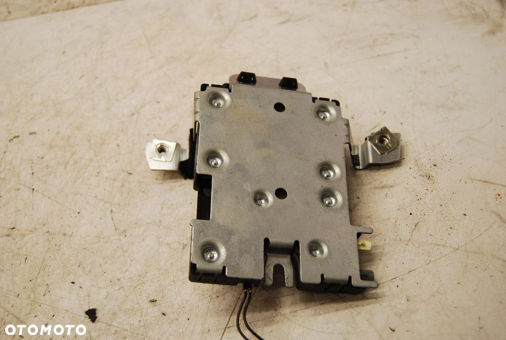 WZMACNIACZ ANTENOWY 8P0035225D AUDI A3 8P - 3