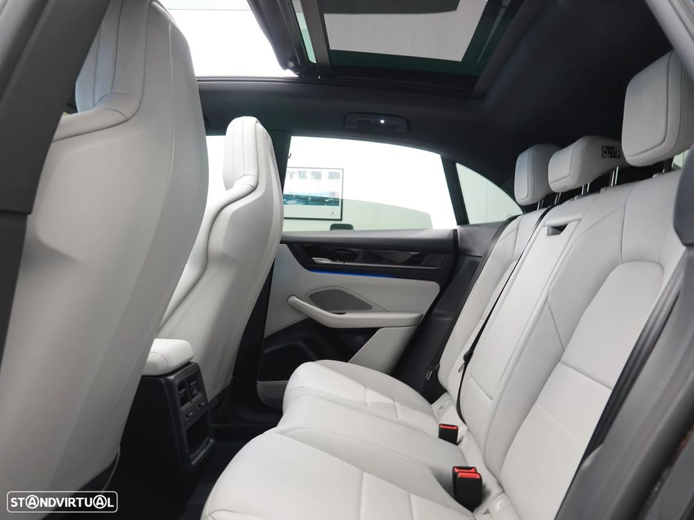 Porsche Macan Electric 4 - 38