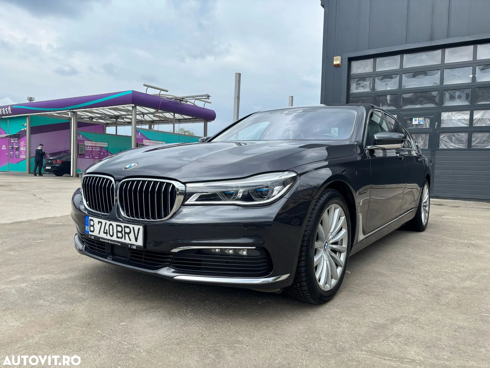 BMW Seria 7 740e iPerformance - 1