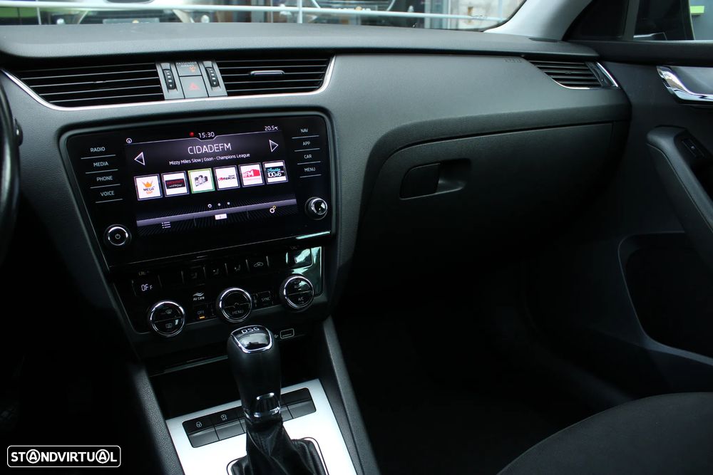 Skoda Octavia 1.6 TDI Business Line DSG - 22