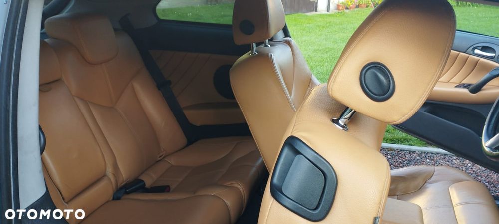 Alfa Romeo GT 1.9JTD 16V Distinctive - 11