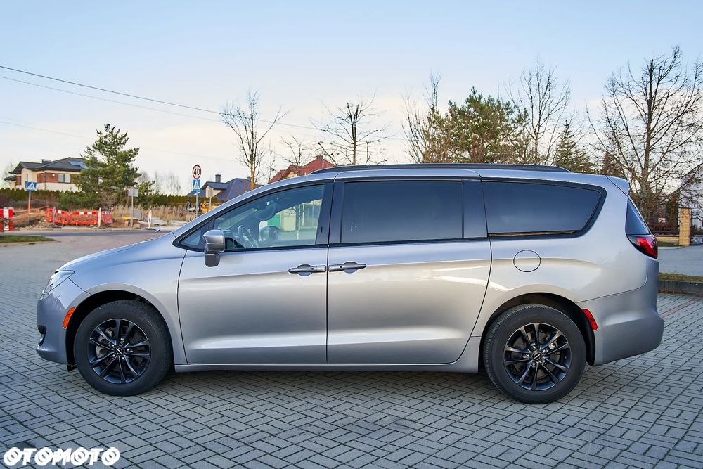 Chrysler Pacifica - 2