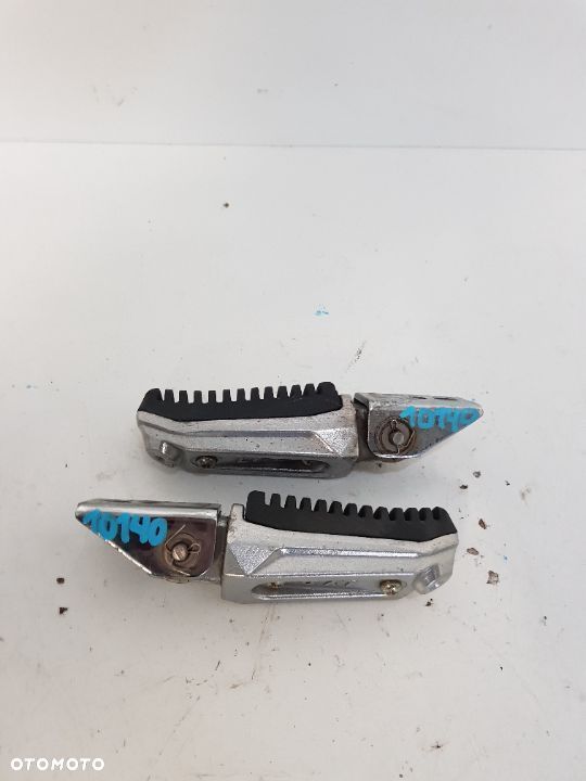 Keeway RKS 125 Podnóżki Pasażera - 2