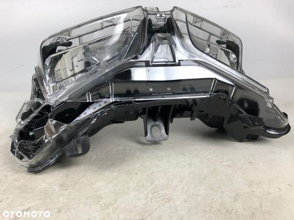 Yamaha X-MAX 125 250 300 23-  Lampa Reflektor Przód - 4