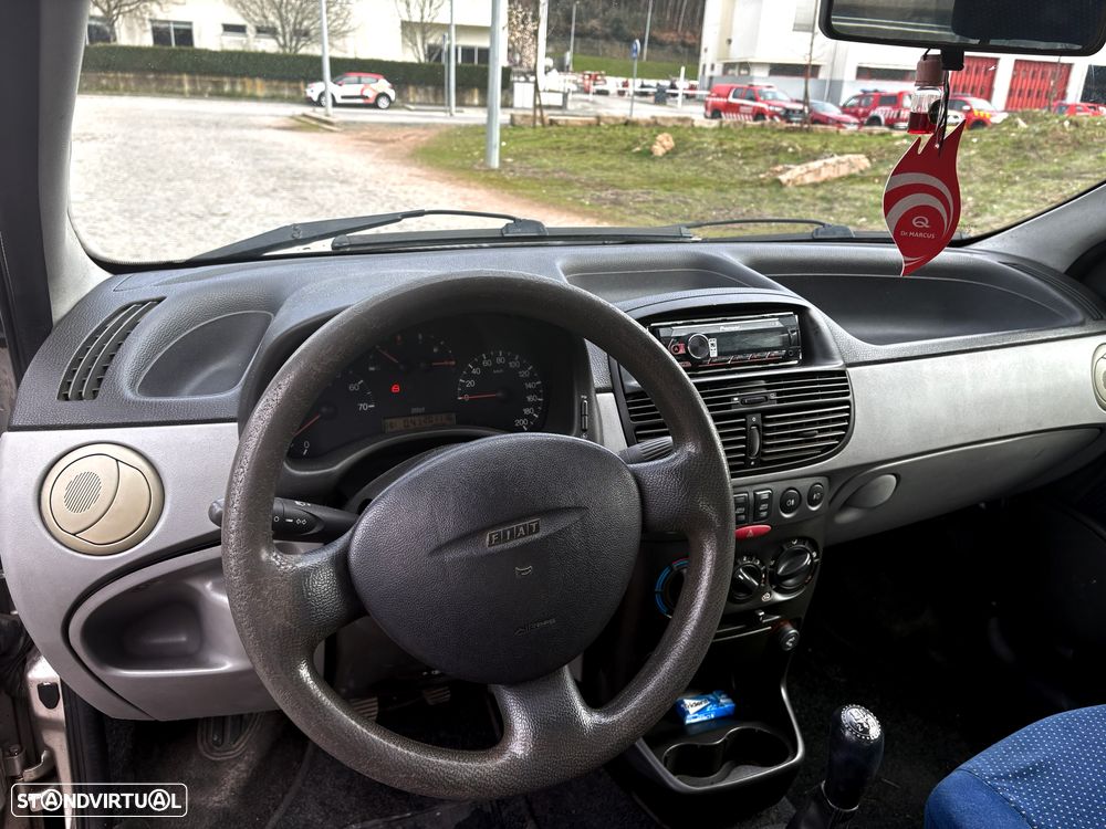 Fiat Punto 1.9 JTD HLX - 4