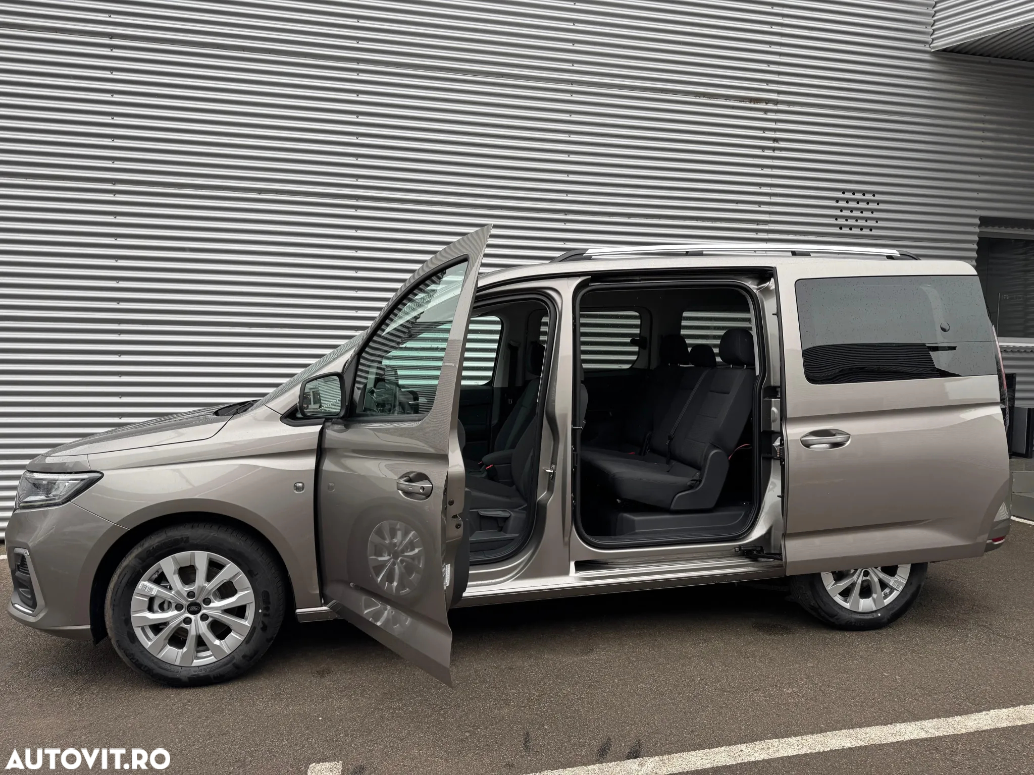 Ford Tourneo Connect 2.0L EcoBlue LWB Titanium - 29