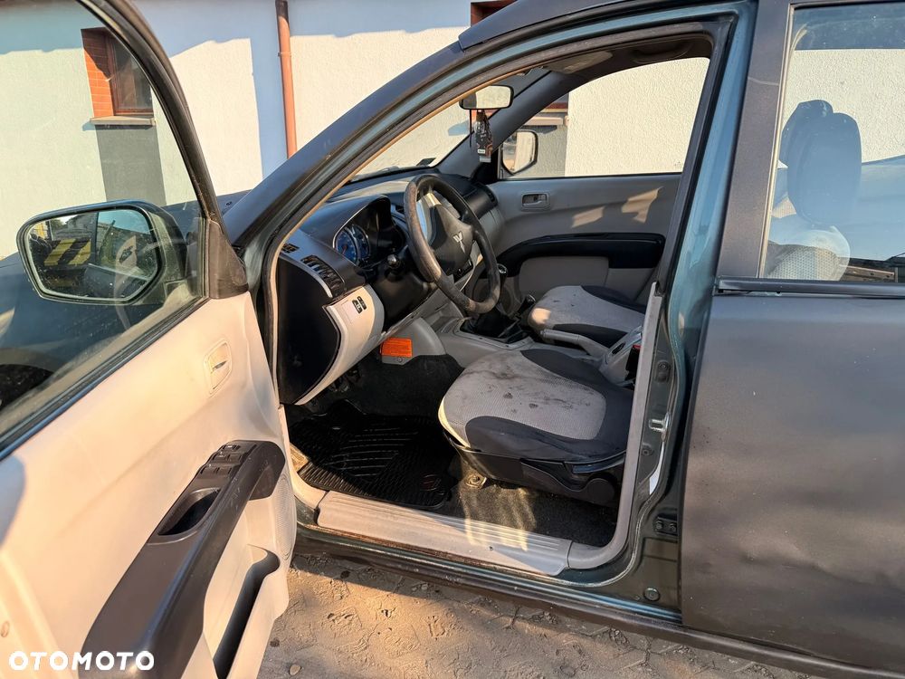 Mitsubishi L200 - 15
