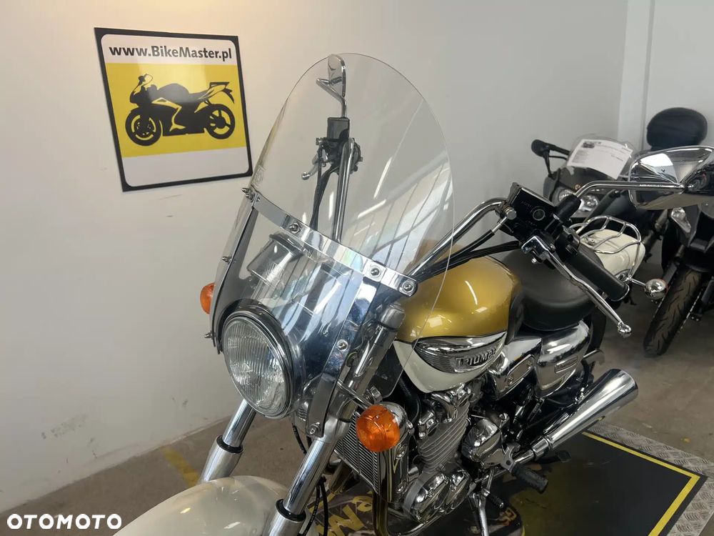 Triumph Adventurer - 24