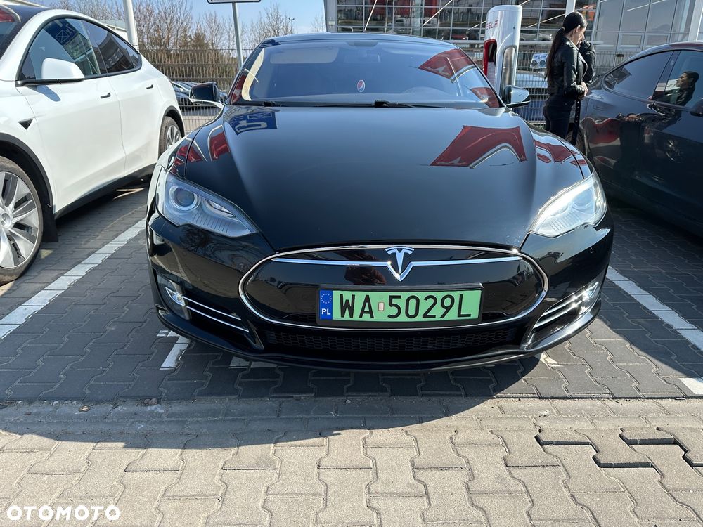 Tesla Model S - 2