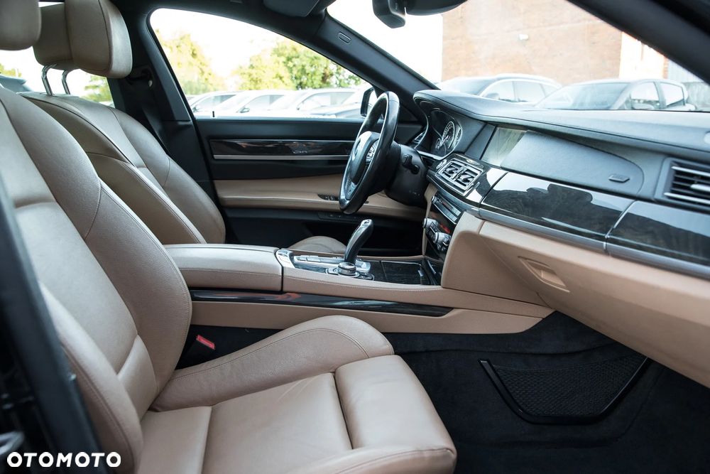 BMW Seria 7 740d xDrive - 16