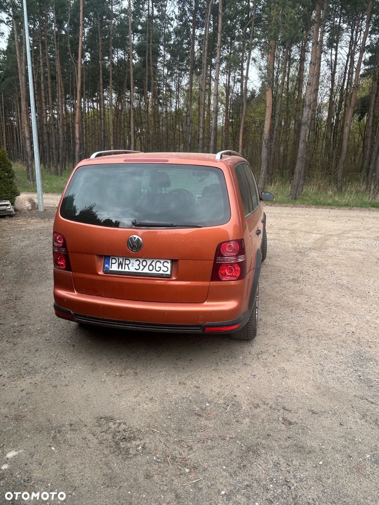 Volkswagen Touran 1.4 TSI Cross DSG - 4