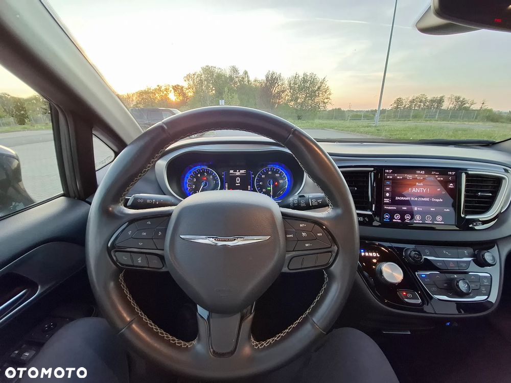 Chrysler Pacifica - 24