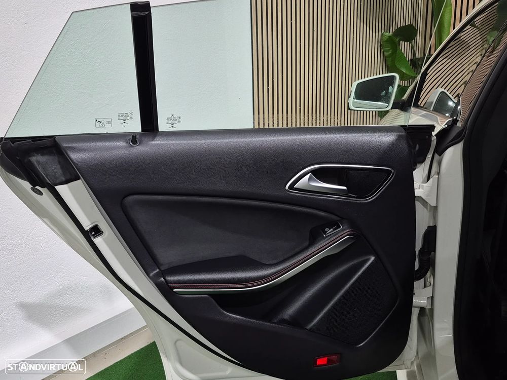 Mercedes-Benz CLA 180 d Shooting Brake AMG Line - 26
