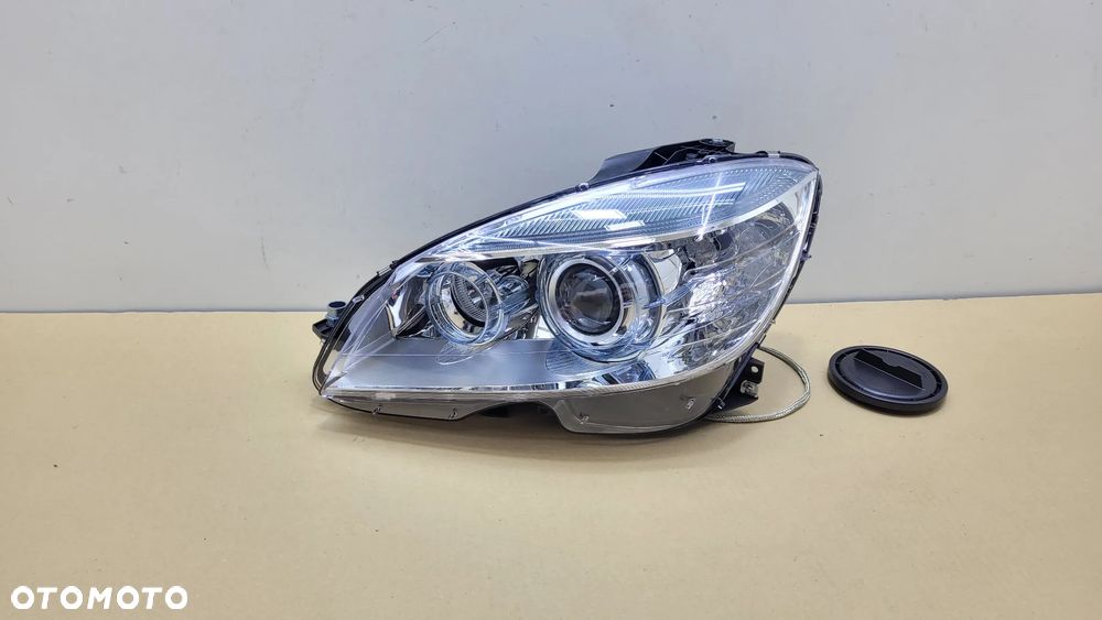 MERCEDES W204 CLC CL203 LAMPA REFLEKTOR BI-XENON PRZÓD PRZEDNI LEWY NOWA TYC - 2