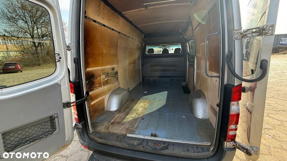 Mercedes-Benz Sprinter - 14