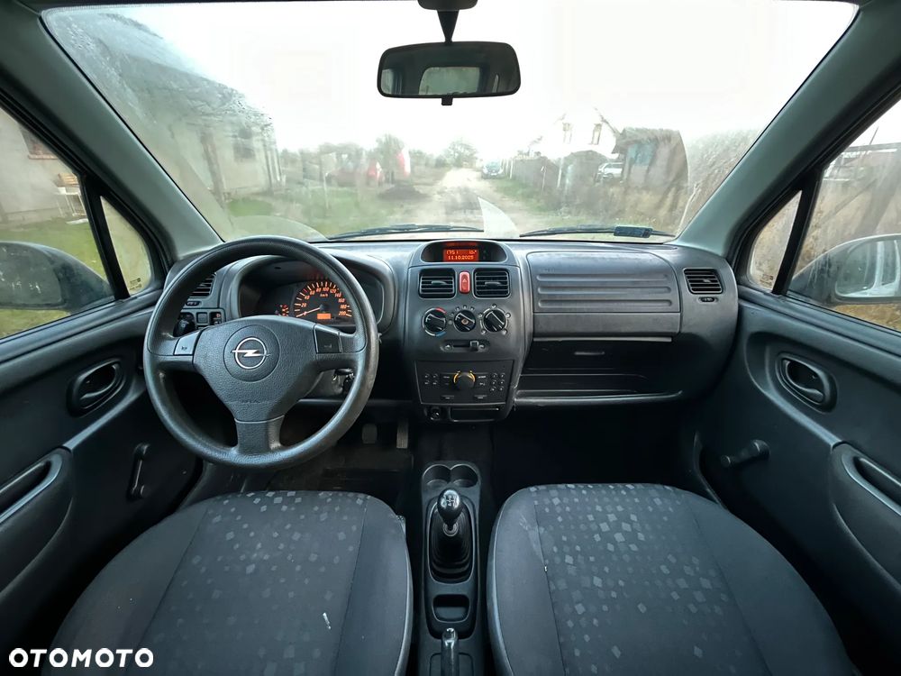 Opel Agila 1.0 Essentia - 11