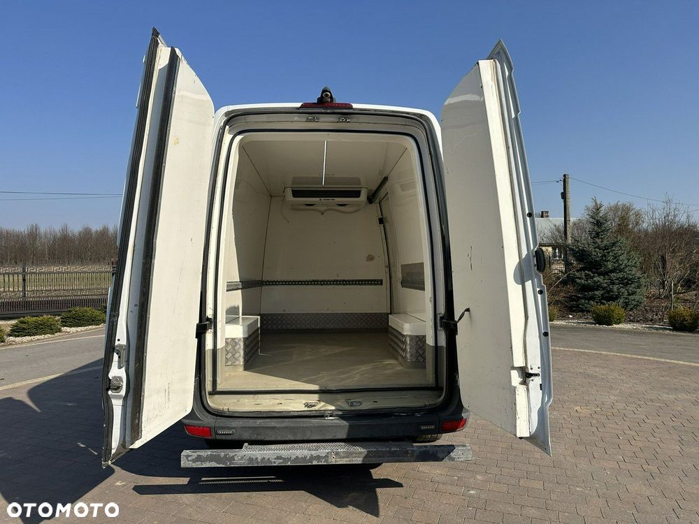 Mercedes-Benz Sprinter - 13