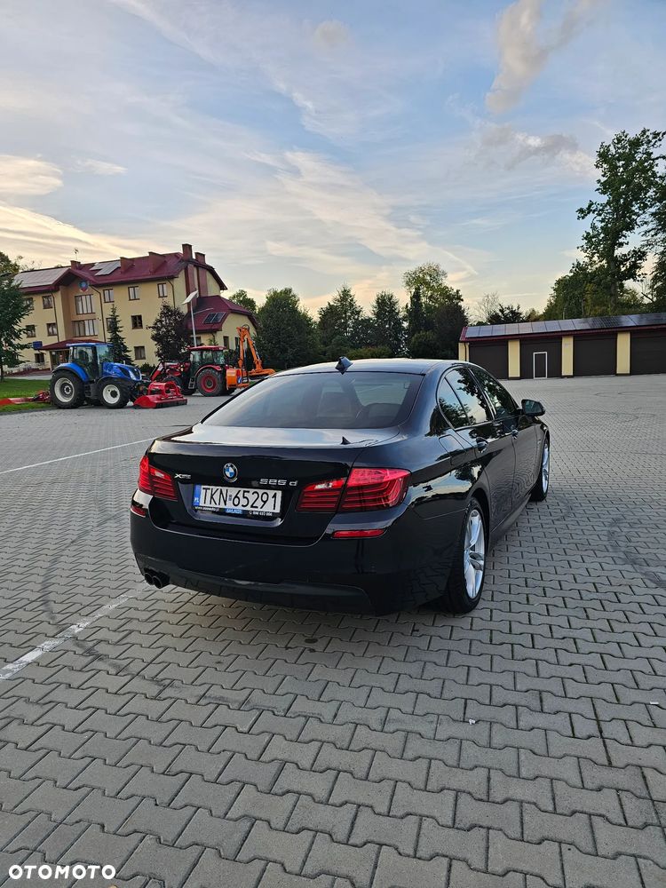 BMW Seria 5 525d xDrive - 4