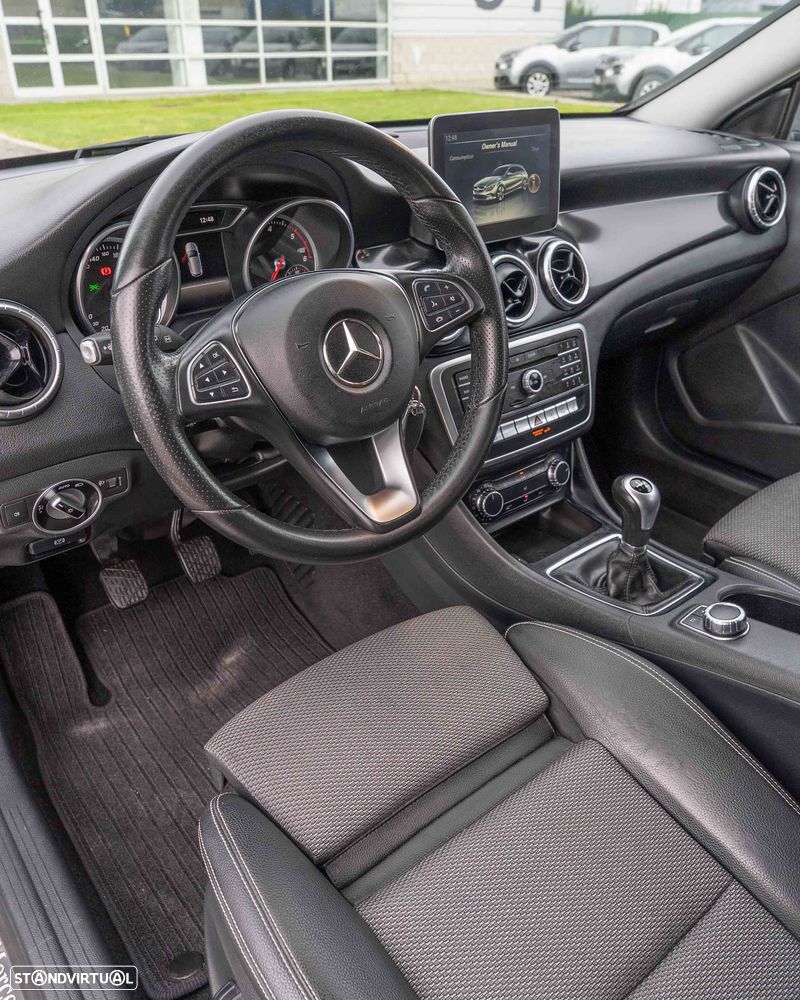 Mercedes-Benz CLA 180 d Shooting Brake - 11