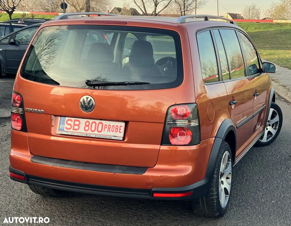 Volkswagen Touran 2.0 TDI DPF Cross - 4