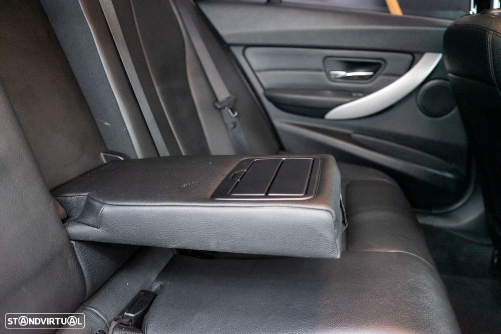 BMW 320 d Touring Auto Pack M - 53