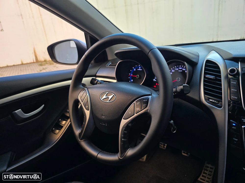 Hyundai i30 SW 1.6 CRDi Style J17 - 44