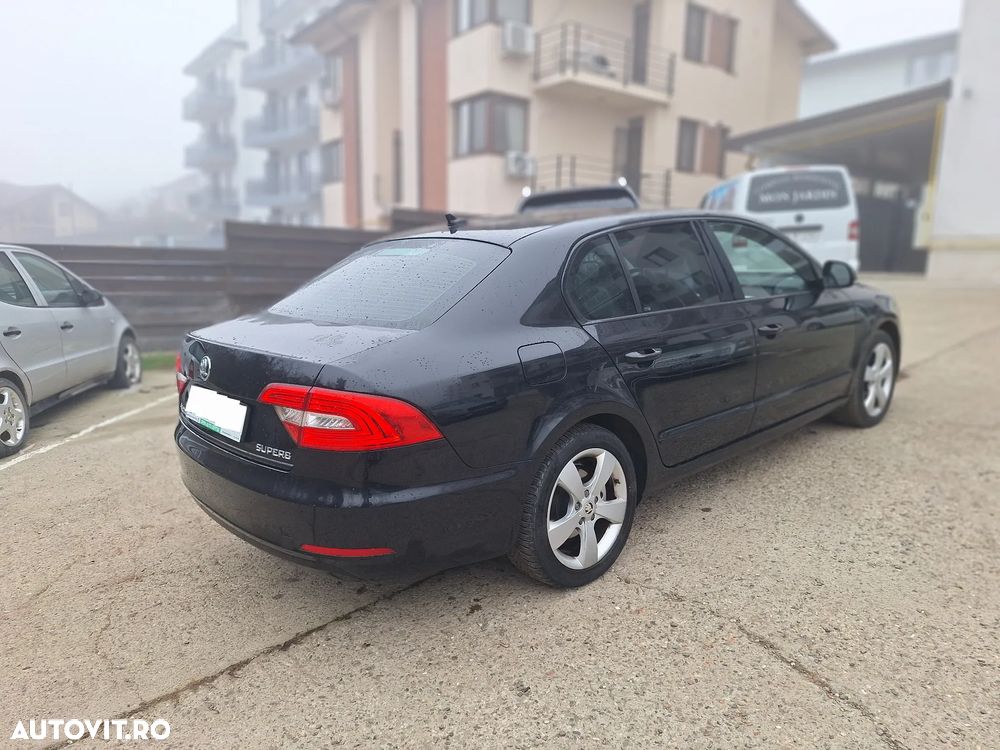 Skoda Superb 2.0 TDI 4X4 Elegance - 5