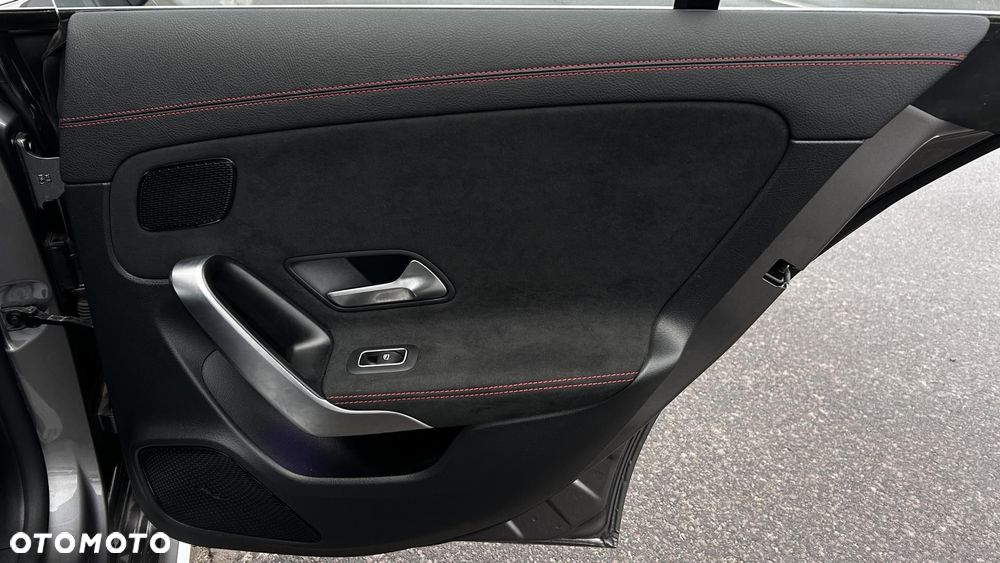 Mercedes-Benz CLA 180 AMG Line 7G-DCT - 27