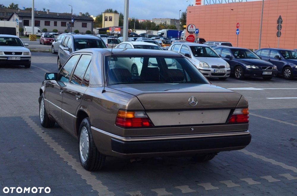 Mercedes-Benz W124 (1984-1993) - 22