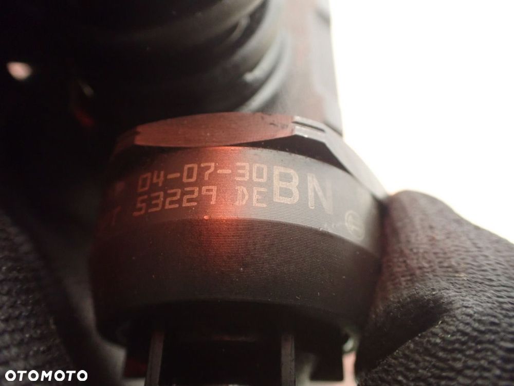 WTRYSK VOLKSWAGEN CADDY III 2.0 SDI - 7