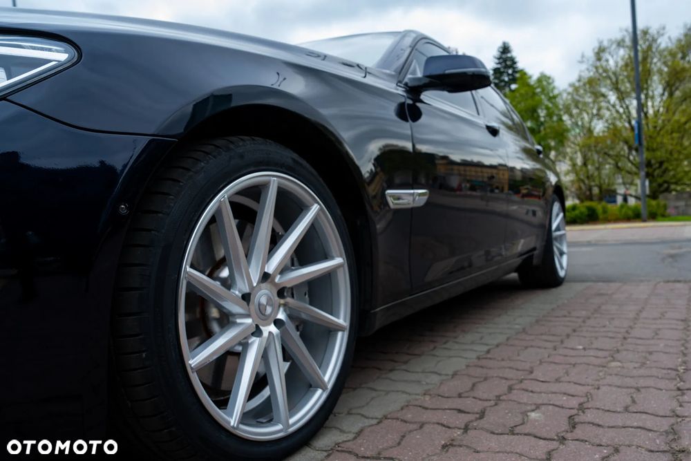 BMW Seria 7 750Li xDrive - 9