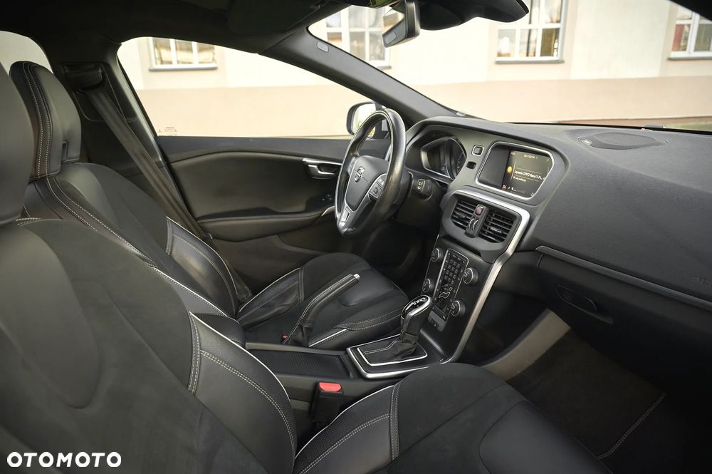 Volvo V40 D3 Geartronic RDesign - 28