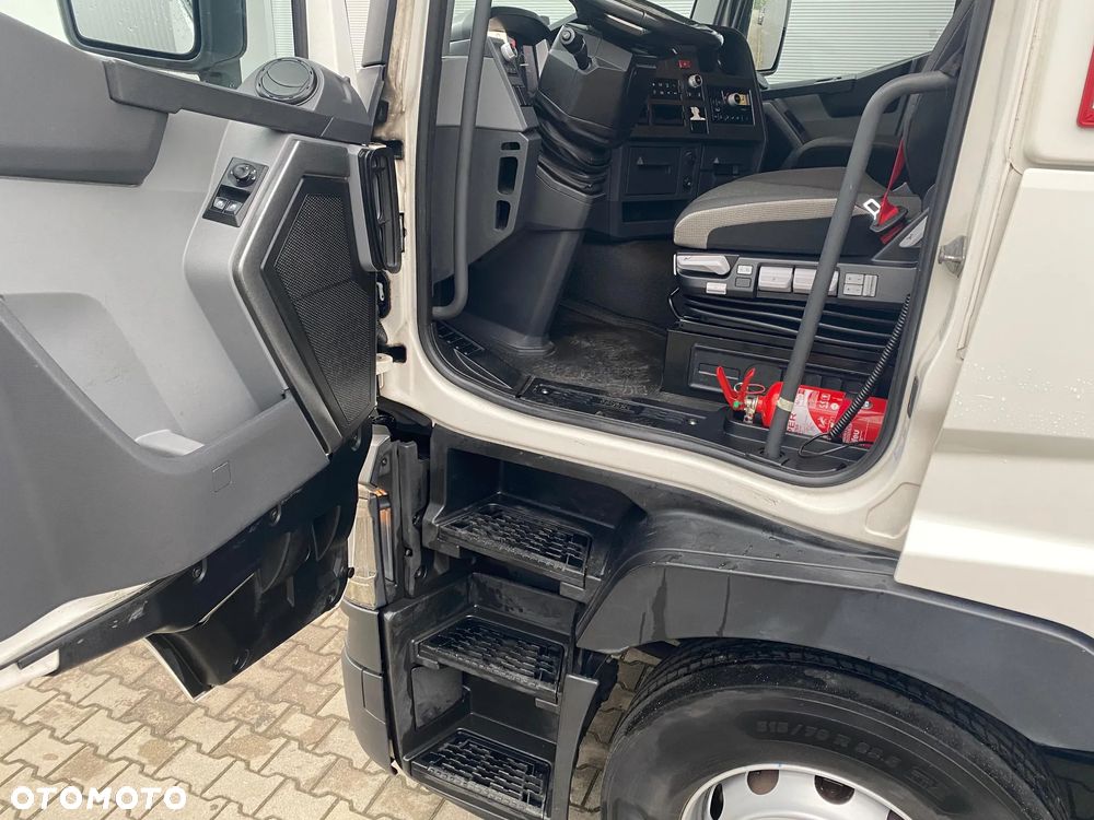 Renault T460 SLEEPER CAB / STANDARD - 17