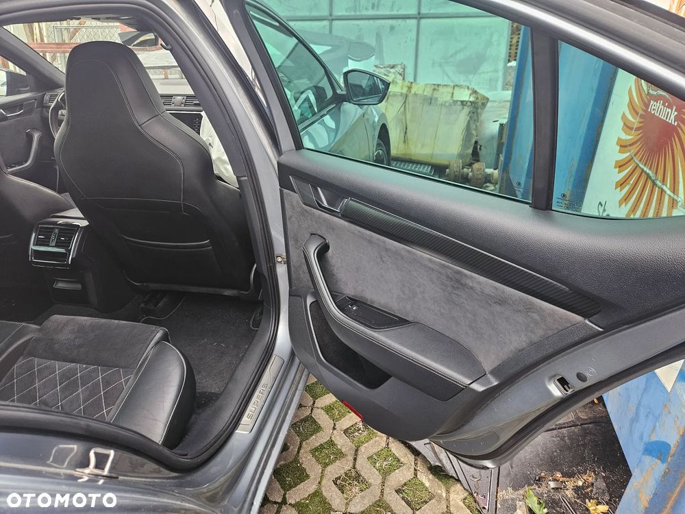 Skoda Superb 1.4 TSI Plug-In Hybrid Sportline DSG - 9