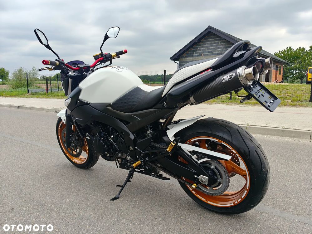 Suzuki GSR - 17