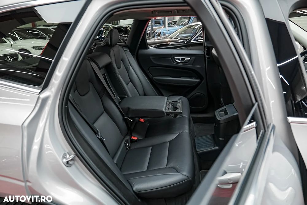Volvo XC 60 T6 AWD Ultra Dark - 14