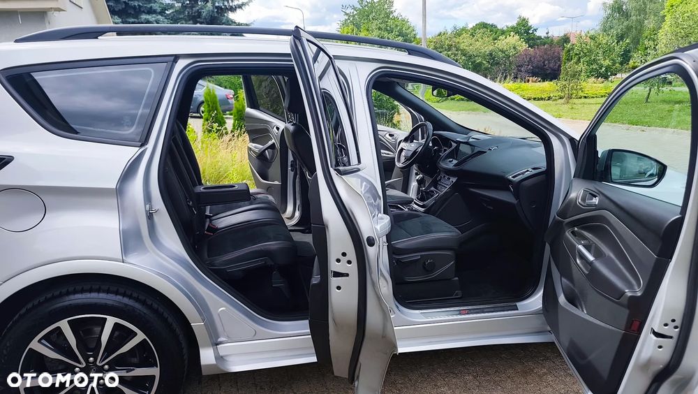 Ford Kuga 1.5 EcoBoost 2x4 ST-Line - 25