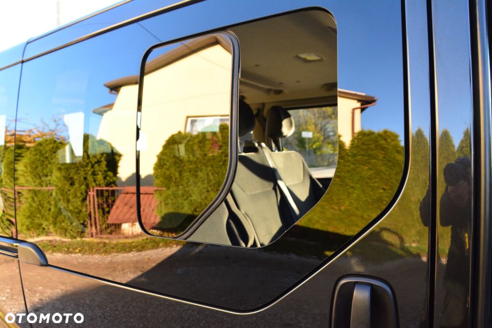 Renault Trafic FAP Grand Passenger Black Edition - 37