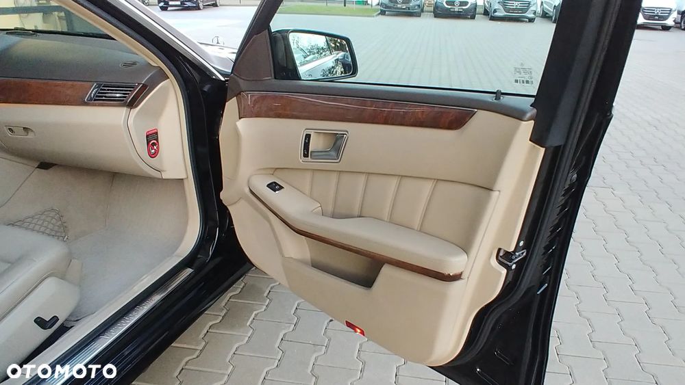 Mercedes-Benz Klasa E 250 CDI 4-Matic Elegance - 23